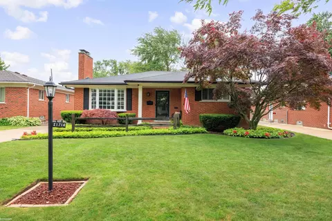 21714 Lakeland, Saint Clair Shores, MI 48081