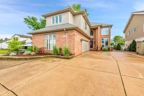 37701 Huron Pointe, Harrison Township, MI 48045