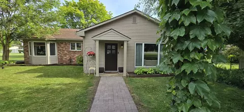 Exterior - 1534 E Wattles Rd, Troy, MI 48007 photo 4 of 7