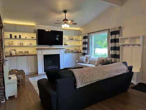 Living - 1534 E Wattles Rd, Troy, MI 48007 photo 2 of 3