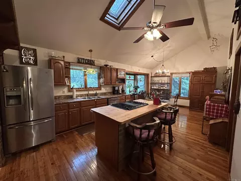 Kitchen - 1534 E Wattles Rd, Troy, MI 48007 photo 1 of 2