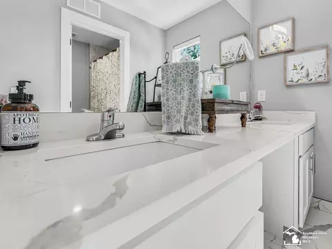 Bath - 766 Henning, Dundee, MI 48131 photo 4 of 8