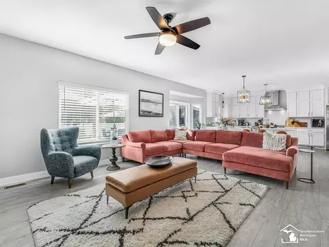 Living - 766 Henning, Dundee, MI 48131 photo 4 of 6