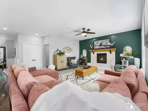 Living - 766 Henning, Dundee, MI 48131 photo 2 of 6