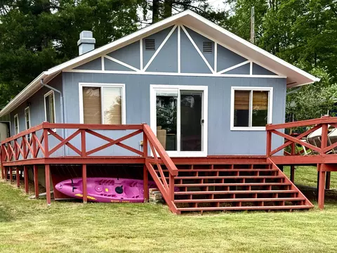 3588 Pinelands Pt, Gladwin, MI 48624