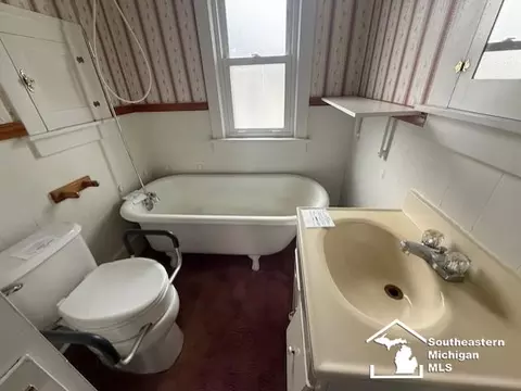 Bath - 211 Huber, Monroe, MI 48162 photo 1 of 1