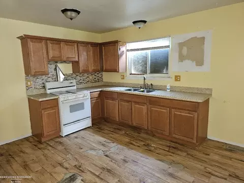 7251 Studebaker, Warren, MI 48091 photo 2