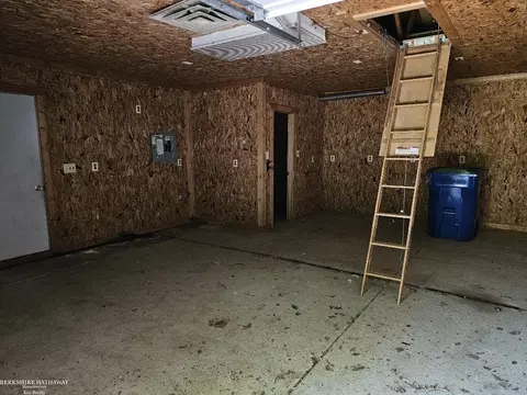 7251 Studebaker, Warren, MI 48091 photo 9
