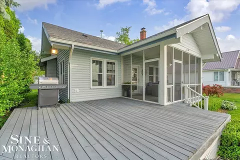 Exterior - 421 Edgewater, Algonac, MI 48001 photo 5 of 11