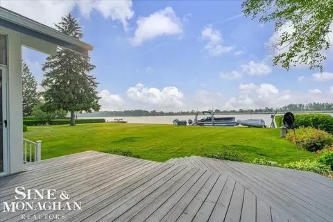 Exterior - 421 Edgewater, Algonac, MI 48001 photo 6 of 11