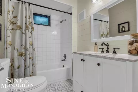 Bath - 421 Edgewater, Algonac, MI 48001 photo 1 of 3
