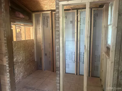 Entry Way - W5049 Main, Vulcan, MI 49892 photo 2 of 4
