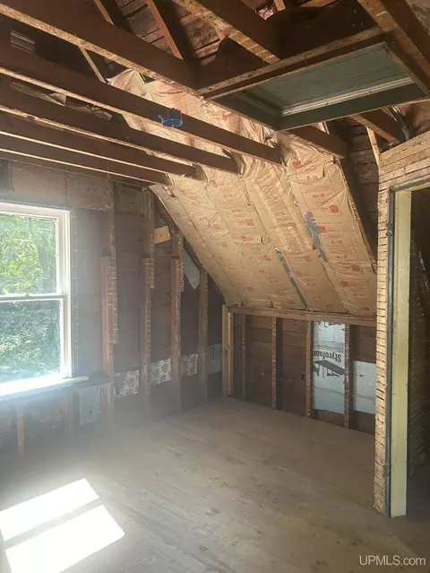 Bedroom - W5049 Main, Vulcan, MI 49892 photo 1 of 2