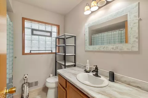 Bath - 52225 Bryan Michael, Macomb, MI 48042 photo 2 of 3