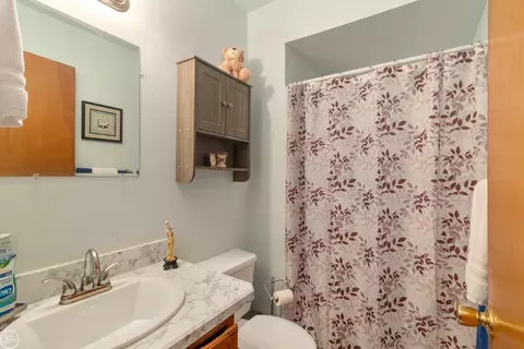 Bath - 52225 Bryan Michael, Macomb, MI 48042 photo 3 of 3