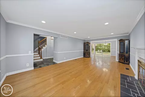 Living - 870 Crescent, Grosse Pointe Woods, MI 48236 photo 1 of 3