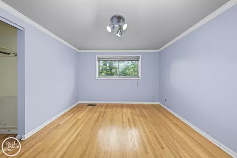 Bedroom - 870 Crescent, Grosse Pointe Woods, MI 48236 photo 1 of 5