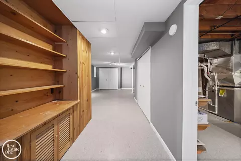 Entry Way - 870 Crescent, Grosse Pointe Woods, MI 48236 photo 2 of 2