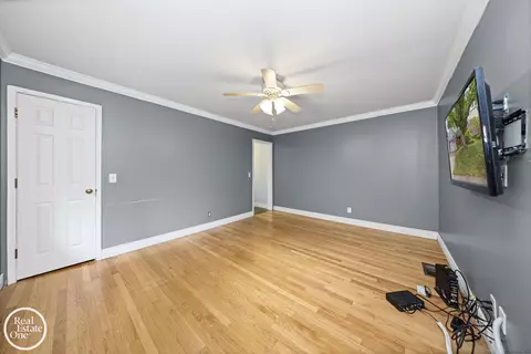 Other - 870 Crescent, Grosse Pointe Woods, MI 48236 photo 4 of 10