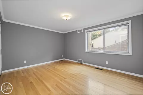 Bedroom - 870 Crescent, Grosse Pointe Woods, MI 48236 photo 4 of 5