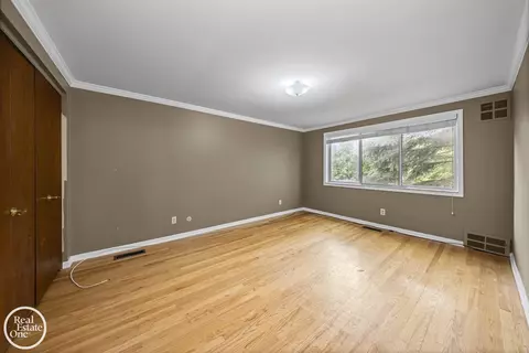 Other - 870 Crescent, Grosse Pointe Woods, MI 48236 photo 5 of 10