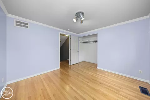 Bedroom - 870 Crescent, Grosse Pointe Woods, MI 48236 photo 2 of 5