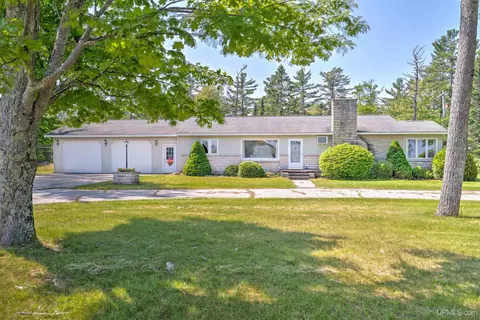 552 Chippewa, Manistique, MI 49854