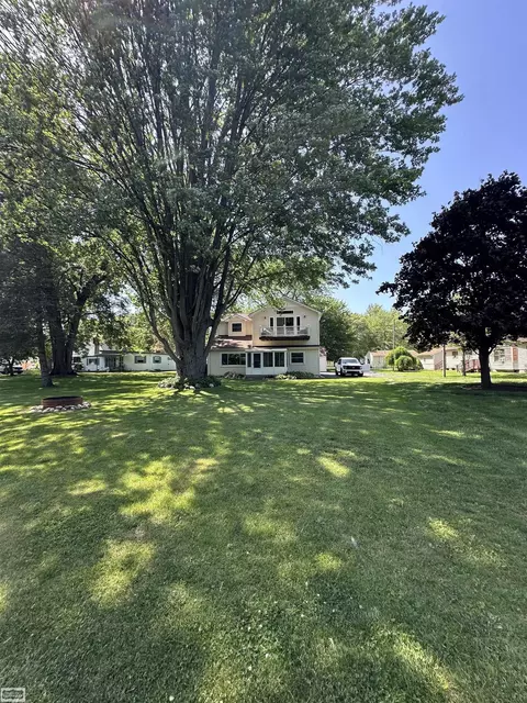 2100 Michigan, Algonac, MI 48001 photo 4