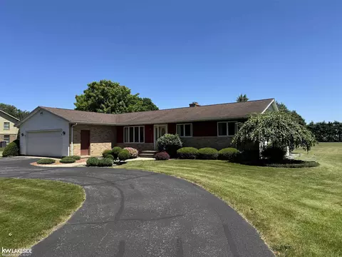 527 Camelot, Pigeon, MI 48755