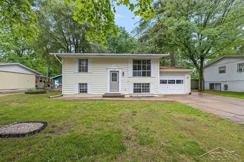 3119 Avon, Midland, MI 48640