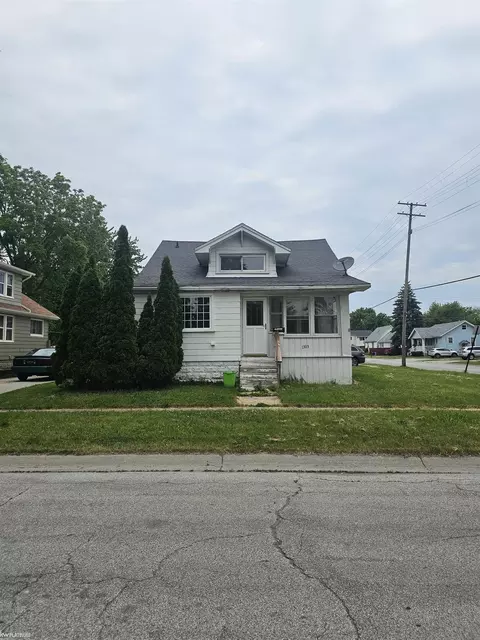 1303 White, Port Huron, MI 48060