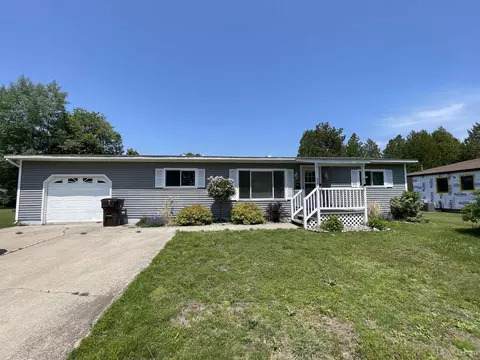 420 Center, Manistique, MI 49854