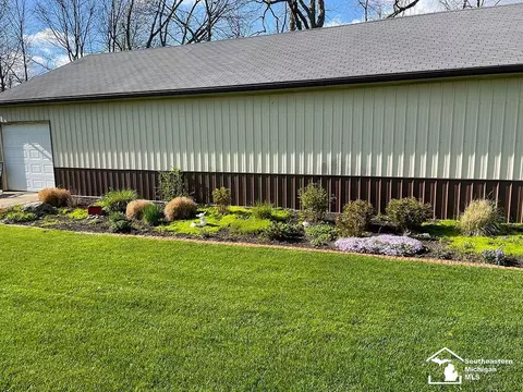 Exterior - 7007 Jackman, Temperance, MI 48182 photo 9 of 16