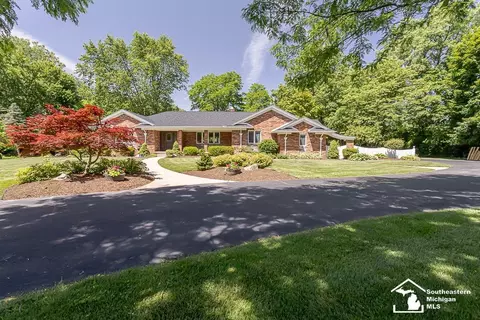 Exterior - 7007 Jackman, Temperance, MI 48182 photo 5 of 16