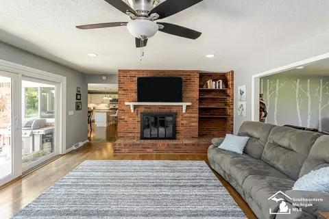 Living - 7007 Jackman, Temperance, MI 48182 photo 3 of 6