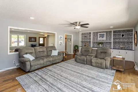 Living - 7007 Jackman, Temperance, MI 48182 photo 5 of 6
