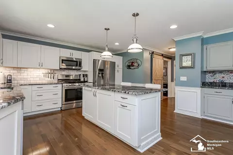 Kitchen - 7007 Jackman, Temperance, MI 48182 photo 9 of 10