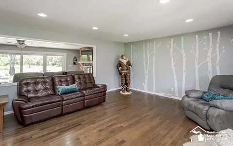 Living - 7007 Jackman, Temperance, MI 48182 photo 2 of 6