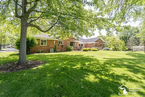 Exterior - 7007 Jackman, Temperance, MI 48182 photo 10 of 16