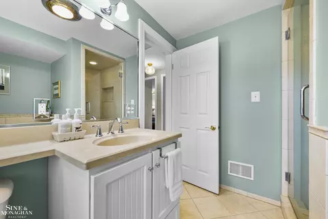 Bath - 1344 Torrey, Grosse Pointe Woods, MI 48236 photo 2 of 4