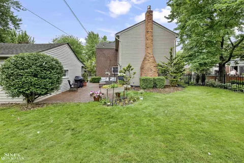Exterior - 1344 Torrey, Grosse Pointe Woods, MI 48236 photo 4 of 10