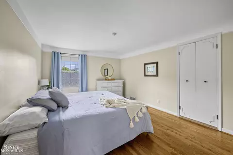 Bedroom - 1344 Torrey, Grosse Pointe Woods, MI 48236 photo 2 of 10