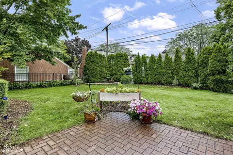 Exterior - 1344 Torrey, Grosse Pointe Woods, MI 48236 photo 2 of 10