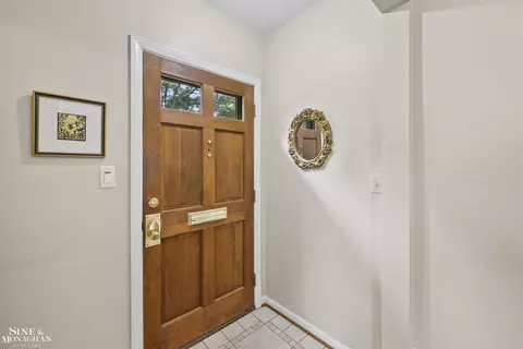 Entry Way - 1344 Torrey, Grosse Pointe Woods, MI 48236 photo 2 of 4