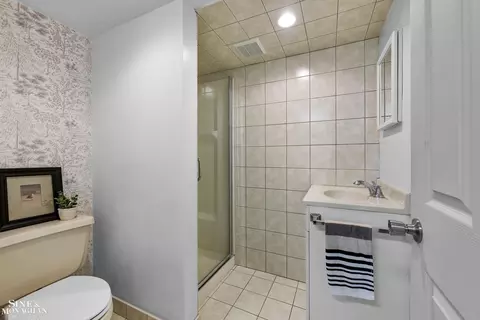 Bath - 1344 Torrey, Grosse Pointe Woods, MI 48236 photo 4 of 4