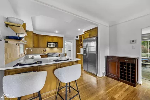 Kitchen - 1344 Torrey, Grosse Pointe Woods, MI 48236 photo 1 of 4