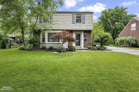 Exterior - 1344 Torrey, Grosse Pointe Woods, MI 48236 photo 7 of 10