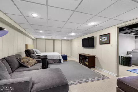 Bedroom - 1344 Torrey, Grosse Pointe Woods, MI 48236 photo 9 of 10