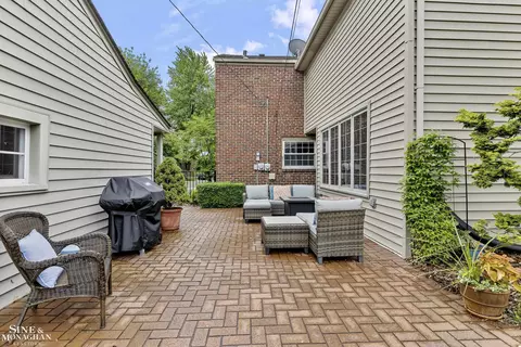 Exterior - 1344 Torrey, Grosse Pointe Woods, MI 48236 photo 3 of 10
