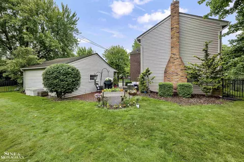 Exterior - 1344 Torrey, Grosse Pointe Woods, MI 48236 photo 5 of 10